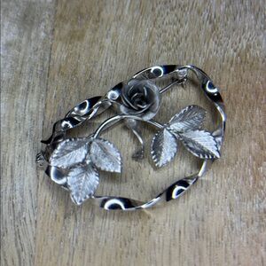 Classic Silver Wreath Rose Brooch